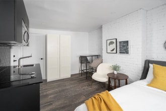Building Photo - 2020 Saint Denis St