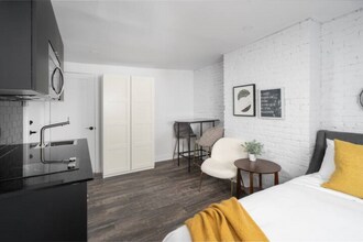 Building Photo - 2020 Saint Denis St