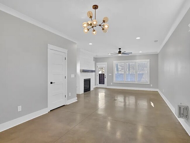 Building Photo - 368 Glenrose Ave