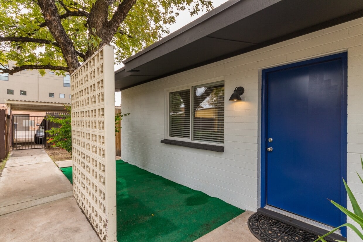 Primary Photo - 1245 W 4th St