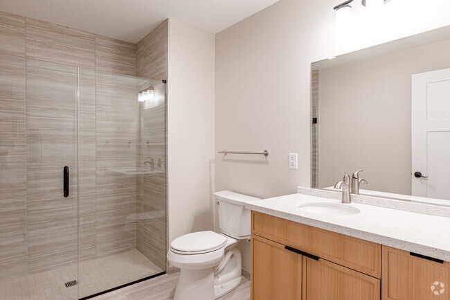 1BR, 1BA - 731SF - Bathroom - Overland Crossing