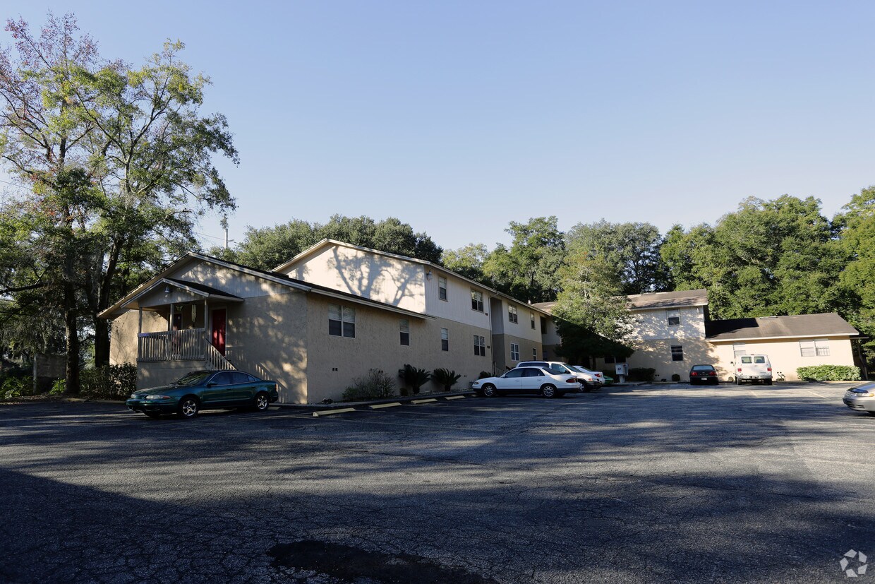 Foto principal - Creekside Woods Apartments
