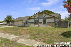 Building Photo - 5622 Frst Lk St