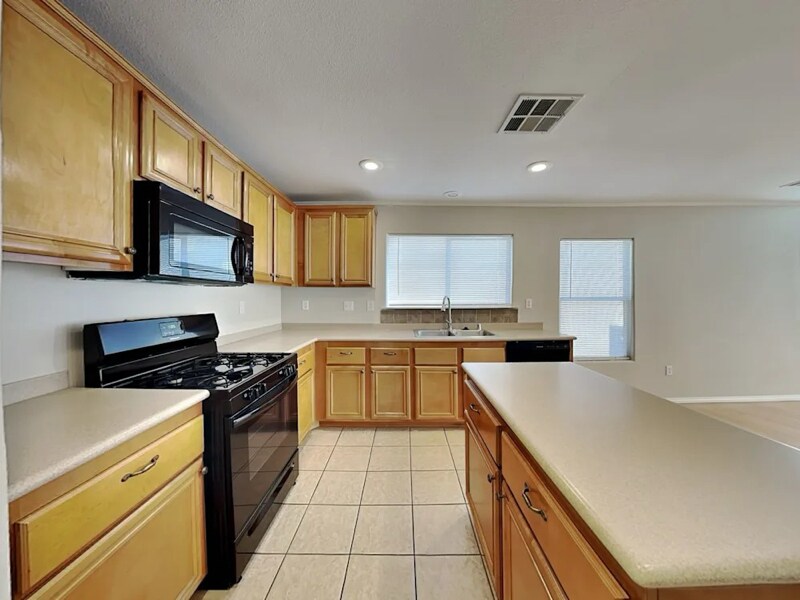 Foto principal - 4257 Olympic Point Dr