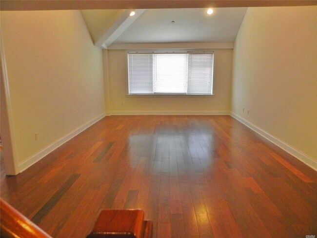 Foto del edificio - 171 Great Neck Rd