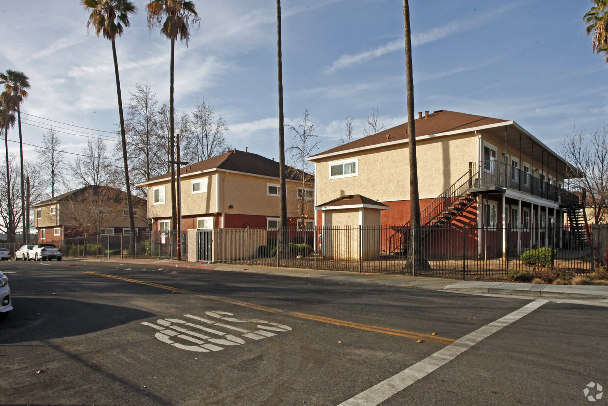 Foto del edificio - Mutual Housing at Dixieanne