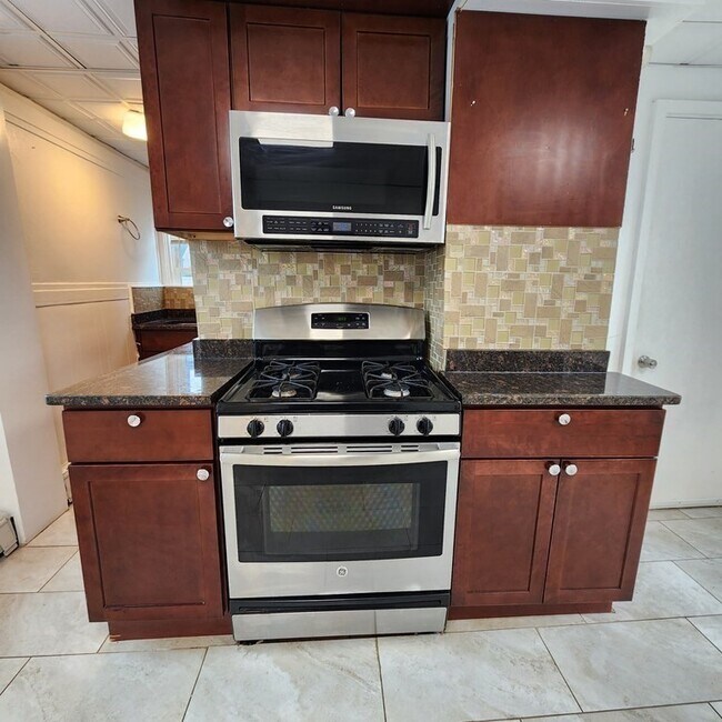 12 Pine St, Attleboro, MA 02703 Townhome Rentals in Attleboro MA