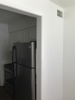 Foto del edificio - 329 Lake Meadows Dr