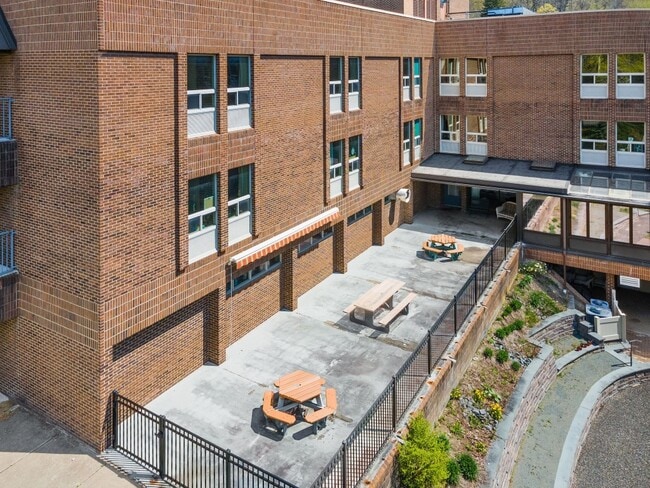 Building Photo - 80 Fairview Ave
