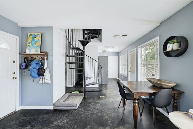 Building Photo - 1811 W 39th St