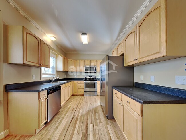 Building Photo - 138 Cotillion Cres