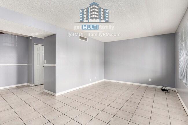 Foto del edificio - 2413 W Hazelwood St