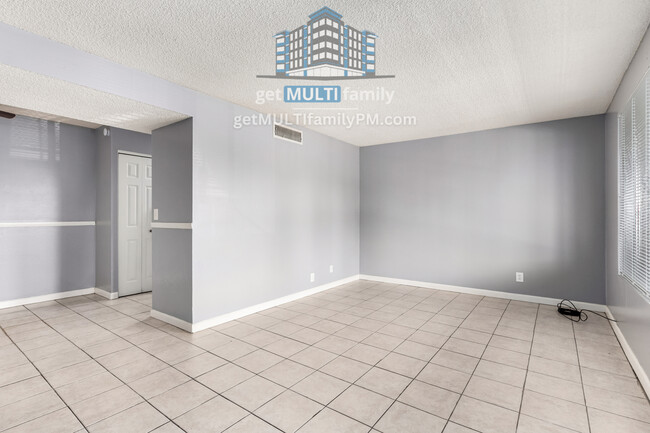 Photo - 2413 W Hazelwood St Apartment