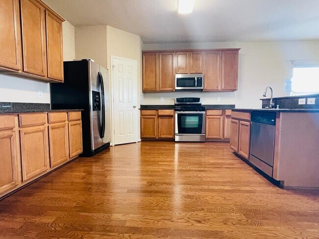 Building Photo - 611 Blue Oasis Ct