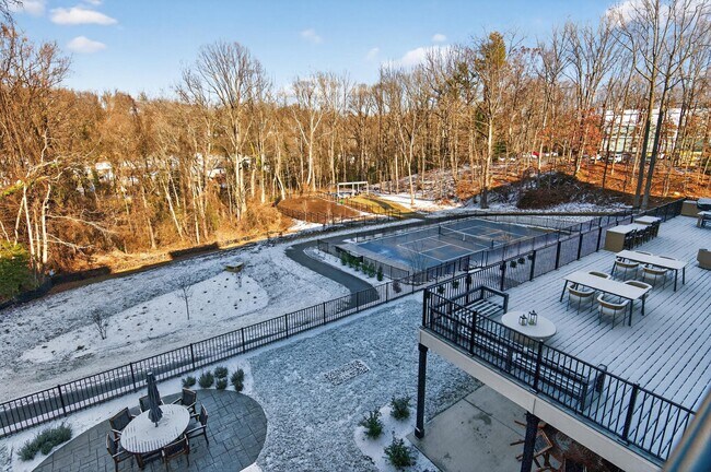 Foto del edificio - 76 Old Mill Bottom Rd N