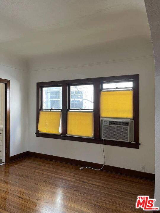 Building Photo - 127 S Sycamore Ave