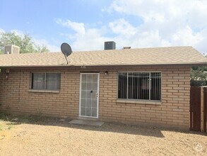 Building Photo - 426 E Navajo Rd