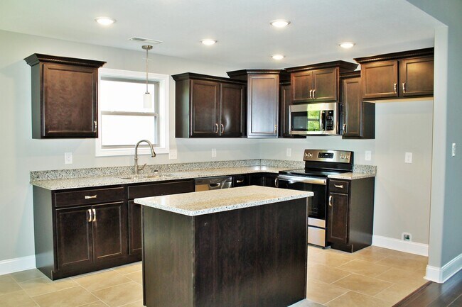 Foto del edificio - 257 Azalea Dr