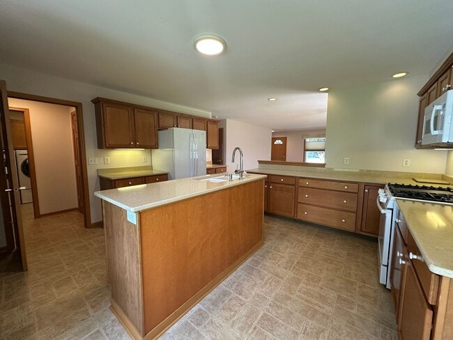 Building Photo - 7006 Parker Hill Dr