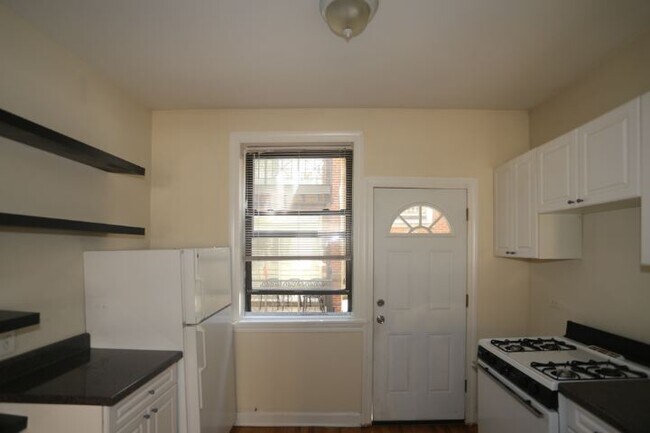 Foto del edificio - 714 W Barry Ave