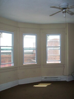 Building Photo - 113 E Diamond Ave