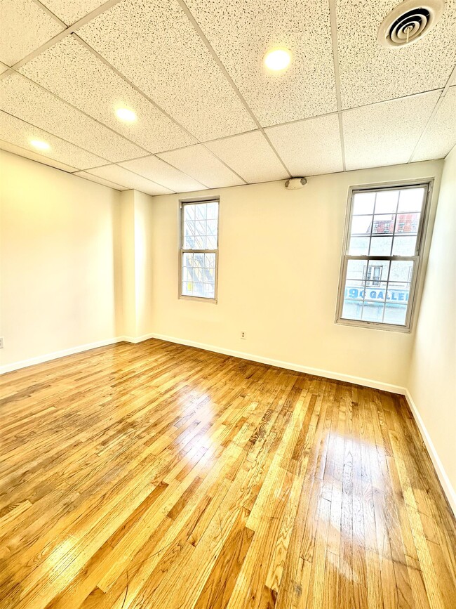 Building Photo - 325 Central Ave