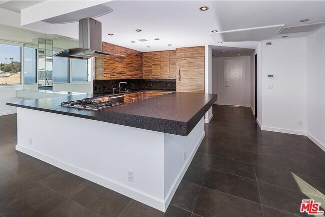 Building Photo - 17350 Sunset Blvd