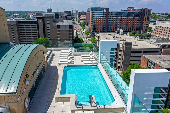 Rooftop Pool - Palisade Apartments