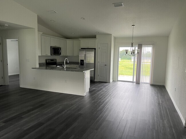 Foto del edificio - 9 Maple Ln