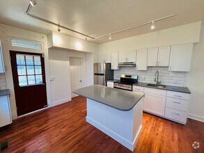 Building Photo - 426 Zimpfer St