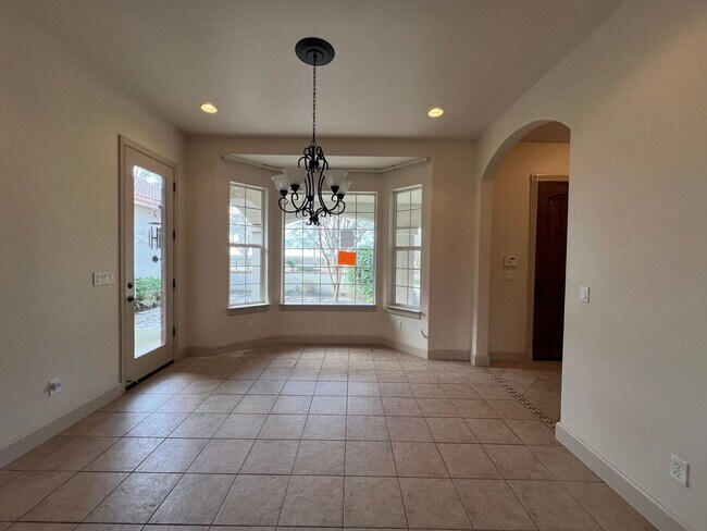 Building Photo - Madera Ranchos home located near Liberty H...