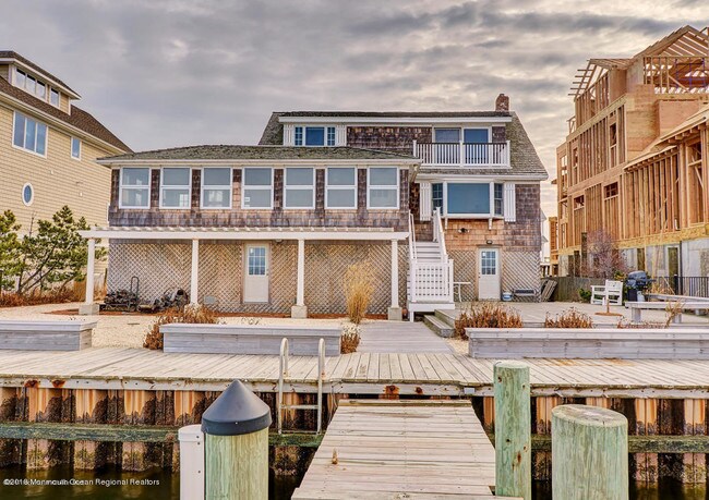 Building Photo - 547 Normandy Dr