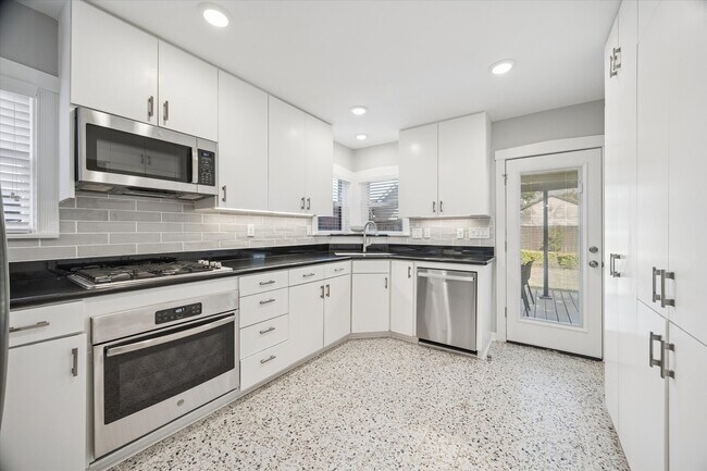 Foto del edificio - 2420 Nottingham St