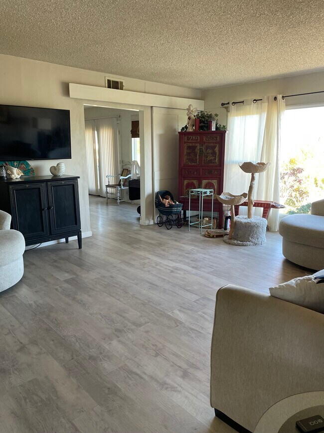 Foto del edificio - 1515 Lovely Ln