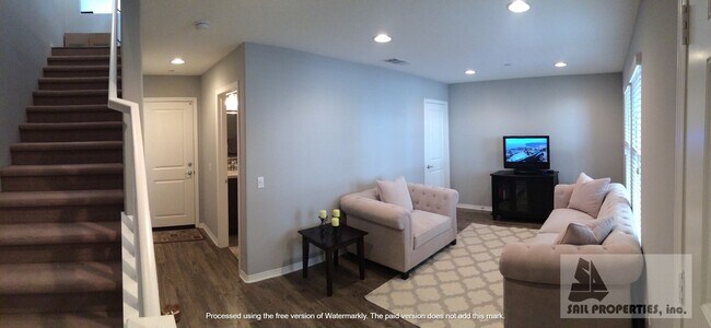 Foto del edificio - Beautiful Upgraded 3 Bd 3.5 Bth w/Large Bo...