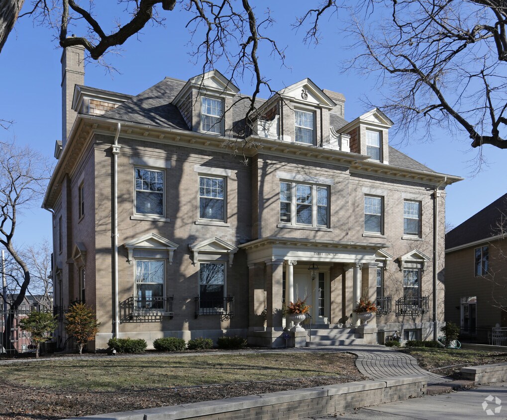 Primary Photo - 300 Ridgewood Ave