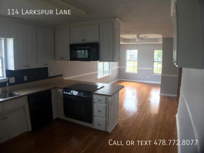 Foto del edificio - 114 Larkspur Ln