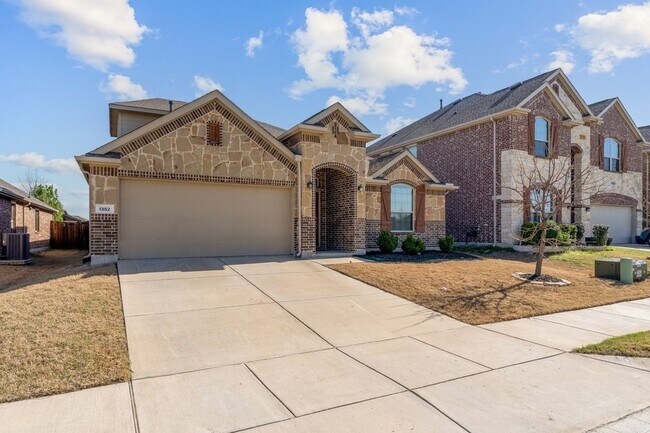 Foto del edificio - 1352 Lake Grove Dr