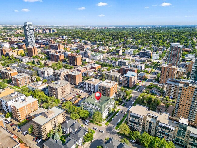 Photo du bâtiment - 1235-1213 13 Ave SW