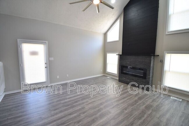 Foto del edificio - 5817 Horton Pl