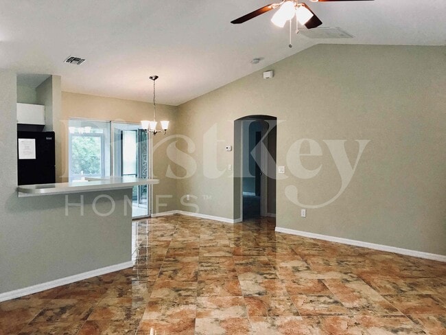 Foto del edificio - 2476 Parrot St