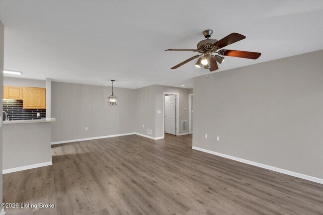Foto del edificio - 6403 Shelton Circle