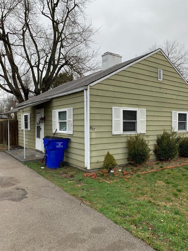 Building Photo - 937 Meadow Ln