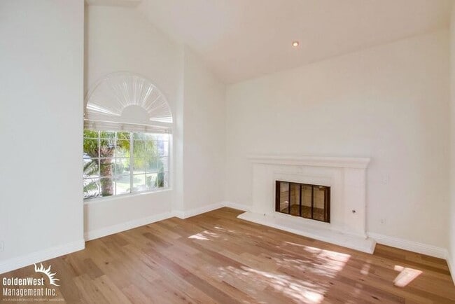 Building Photo - Bright & Spacious 4Bdm 3Ba Home in San Diego!