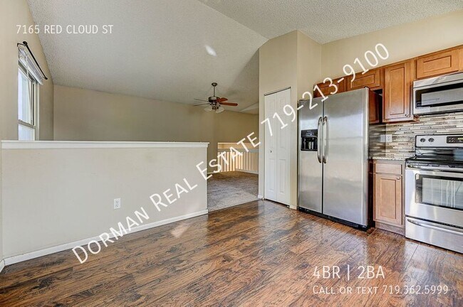 Building Photo - Beautiful tri-level 4 bedroom