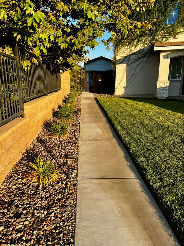 Foto principal - 17083 Montgomery Ave