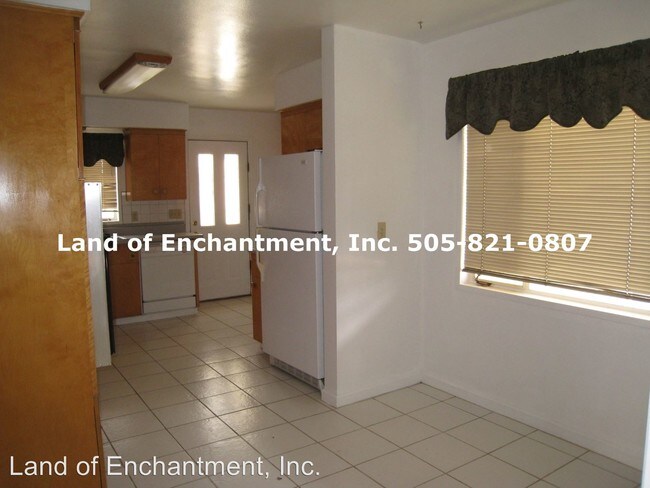 Building Photo - 3 br, 2 bath House - 1409 Valencia Dr NE