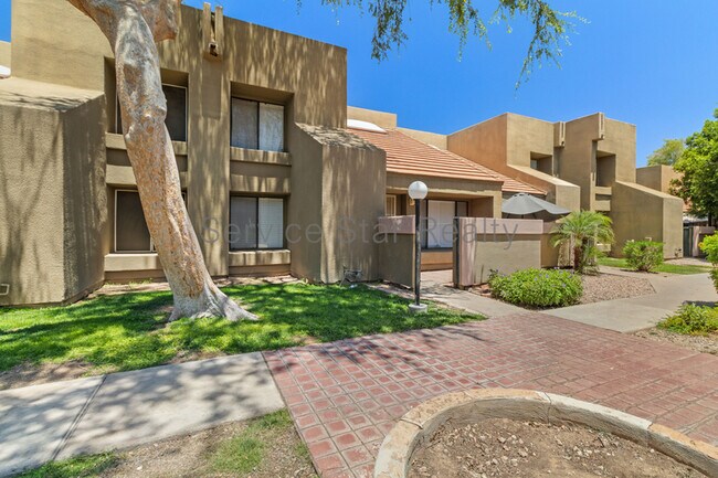 Foto del edificio - 1432 W Emerald Ave