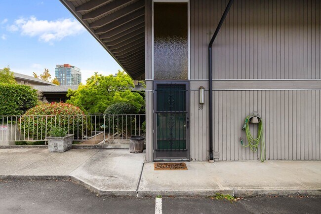 Foto del edificio - 860 100th Ave NE