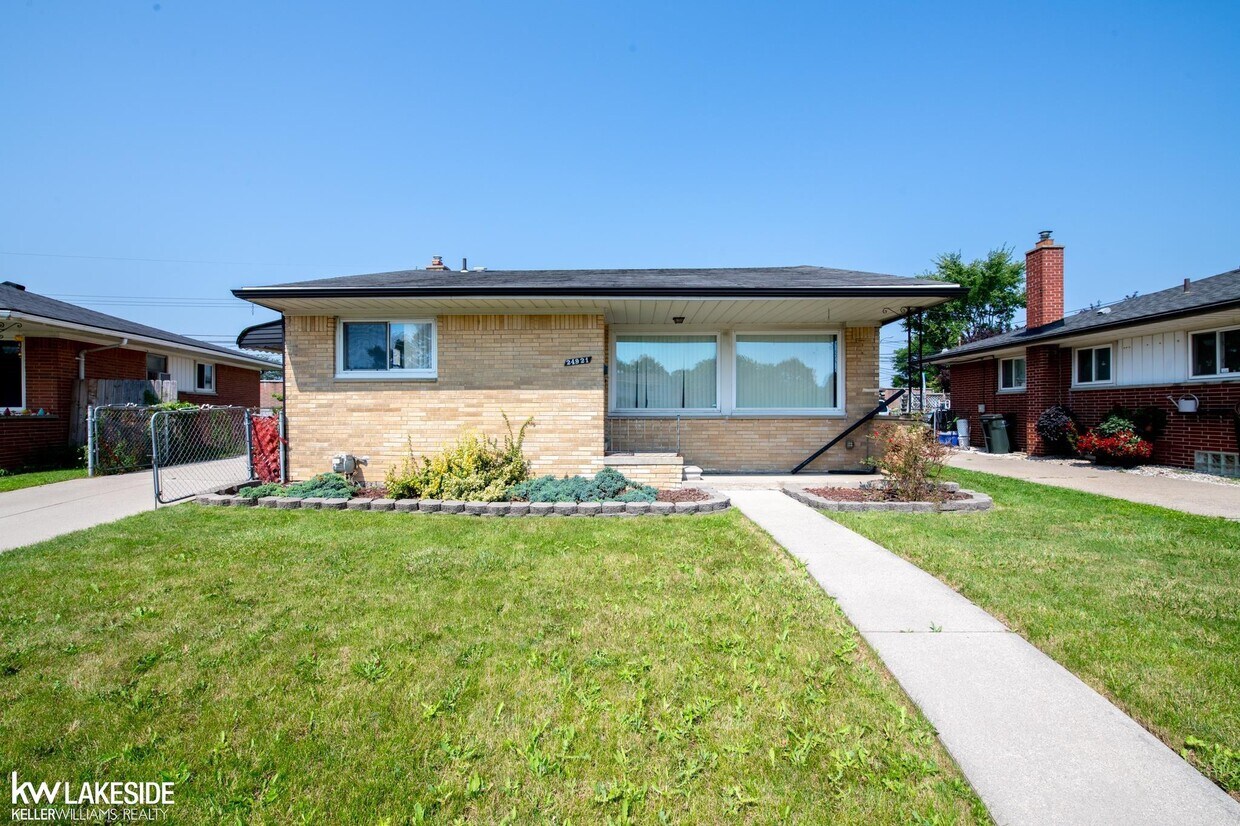 Foto principal - 24921 Wood St